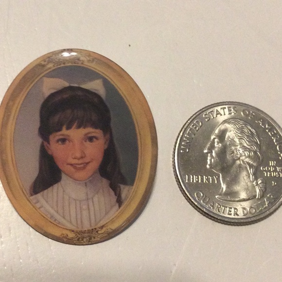 American Girls choker and 8 pins - Picture 13 of 15